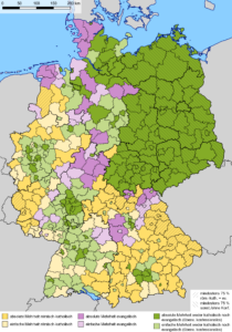 Eine Karte zeigt die Konfessionszugehörigkeit auf Kreisebene in Deutschland laut Zensus 2022: gelb: römisch-katholisch, violett: evangelisch, grün: andere (konfessionslos, sonstige Religionen oder keine Angabe); dunkel: absolute Mehrheit, hell: relative Mehrheit.